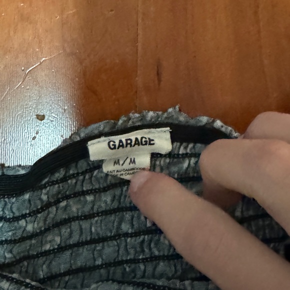 Garage off the shoulder crop top size medium - Picture 2 of 2